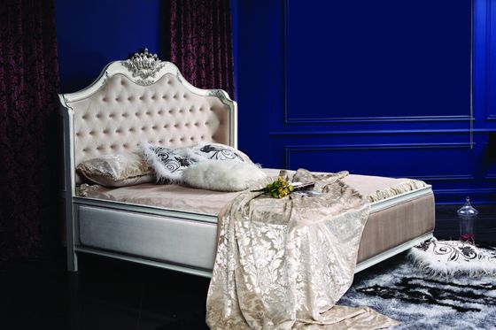 Hand Carved Luxury European Bedroom Furniture High Gloss Vintage Oak Bedroom Set